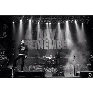 Image post by @therealjeremymckinnon on Instagram