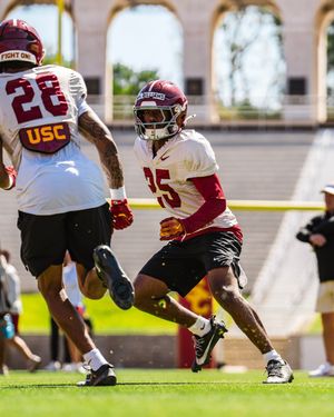 Image post by @uscfb on Instagram