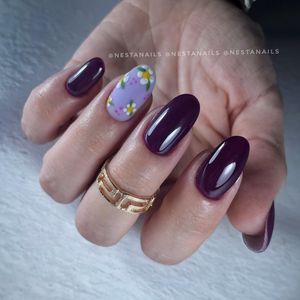 Image post by @nestanails on Instagram