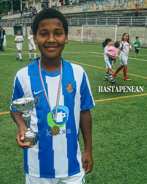 Image post by @avironbayonnaisrugbypro on Facebook