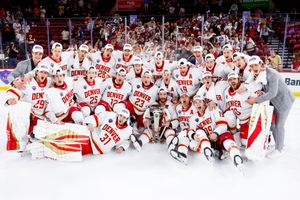 Image post by @du_hockey on Instagram