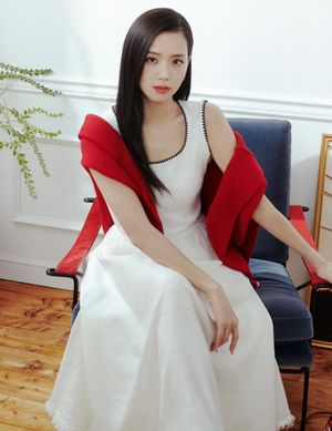 Image post by @ellemenhk on Instagram