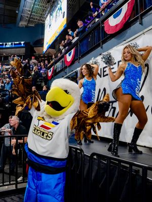 Image post by @coloradoeagleschicks on Instagram