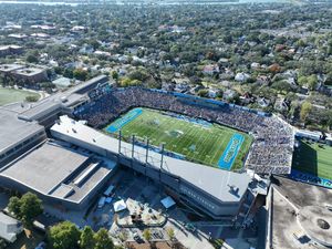 Image post by @GreenWaveFB on Twitter