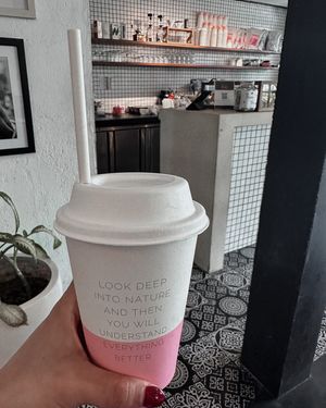 Image post by @tennistravelandtea on Instagram