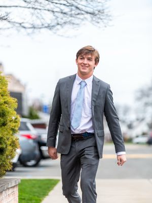 Image post by @hofstramlax on Instagram