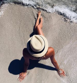 Image post by @carlabenavent17 on Instagram