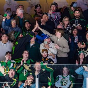 Image post by @paraidershockey on Instagram