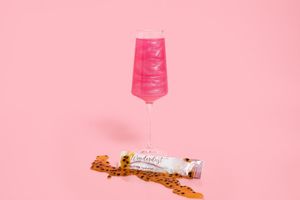 Image post by @drinkwonderdust on Instagram