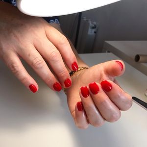 Image post by @nestanails on Instagram