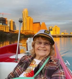 Image post by @retroboatrentalsatx on Facebook