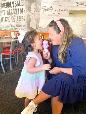 Image post by @friendlys on Instagram