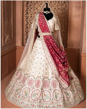 Image post by @ambika_fashion_kolkata on Instagram