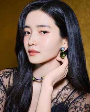 Image post by @harpersbazaarkorea on Instagram