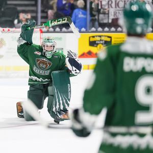 Image post by @everett_silvertips on Instagram