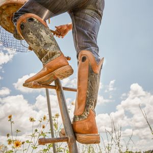 Image post by @justinboots_ on Instagram