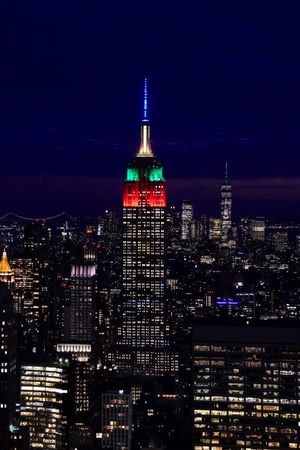 Image post by @empirestatebuilding on Facebook