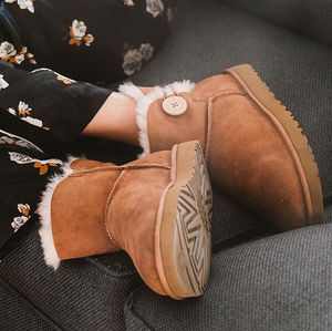 Image post by @shopoutoftown on Instagram