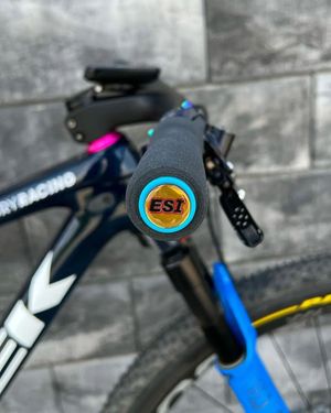 Image post by @esigrips on Instagram
