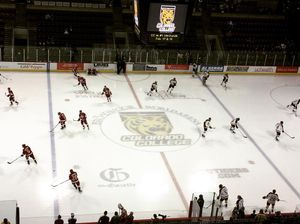 Image post by @du_hockey on Instagram