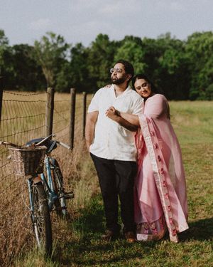 Image post by @thismodernlovephoto on Instagram