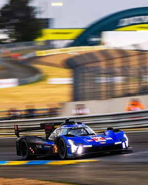 Image post by @24heuresdumans on Instagram