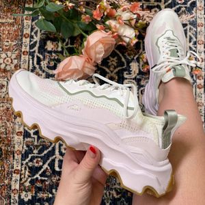 Image post by @dsw on Instagram