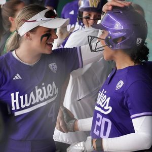 Image post by @flosoftball on Instagram