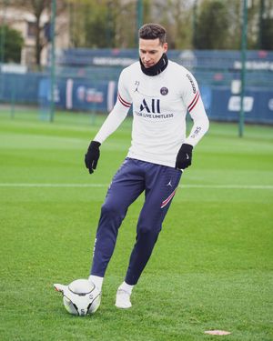 Image post by @psg on Instagram