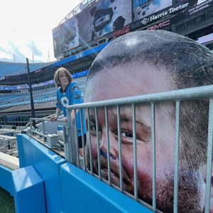 Image post by @roaringriot on Instagram