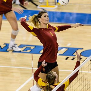 Image post by @uscwomensvolley on Instagram