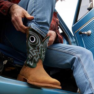 Image post by @justinboots_ on Instagram