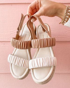 Image post by @dsw on Instagram