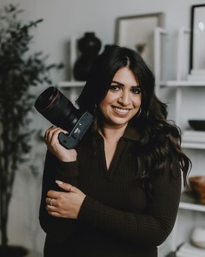 Image post by @thismodernlovephoto on Instagram