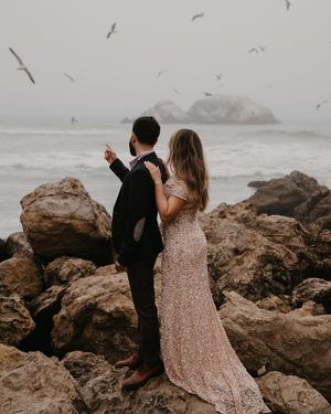 Image post by @thismodernlovephoto on Instagram