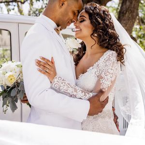 Image post by @theknot on Instagram