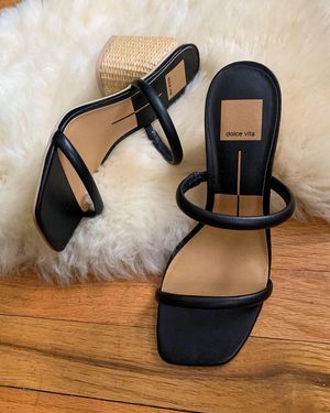 Image post by @dsw on Instagram