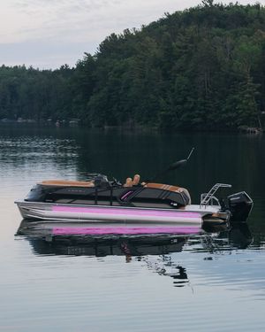 Image post by @crestpontoonboats on Instagram