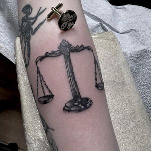 Image post by @jessfoxtattoos on Instagram