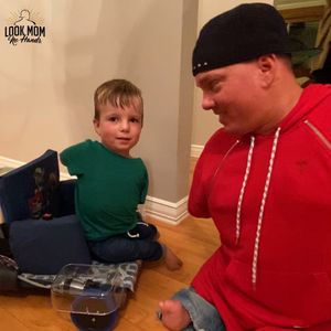Image post by @lookmomnohands on Instagram