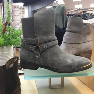 Image post by @shopoutoftown on Instagram