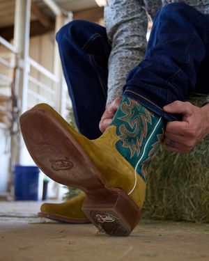 Image post by @justinboots_ on Instagram