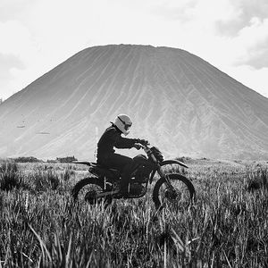 Image post by @discovery on Instagram