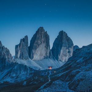 Image post by @discovery on Instagram