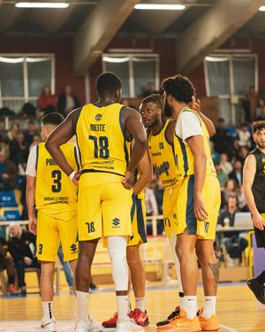 Image post by @usavignonpontetbasket on Instagram