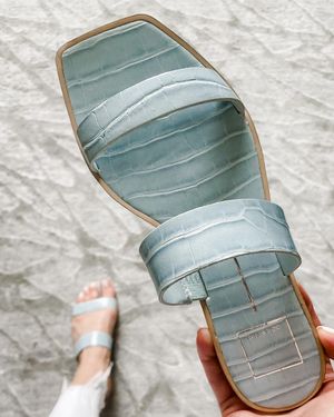 Image post by @dsw on Instagram