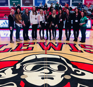 Image post by @lewiswbball on Instagram