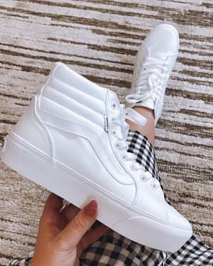 Image post by @dsw on Instagram
