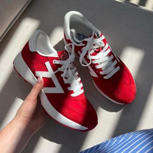 Image post by @dsw on Instagram