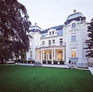 Image post by @christiesrealestate on Instagram